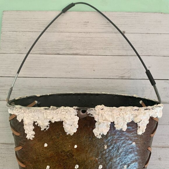 Vintage Rustic Christmas Metal Wall Door Hanging Basket XMAS Tree Snow Leather - Picture 8 of 16